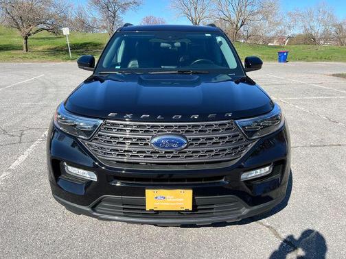 AGATE BLACK METALLIC 2023 Ford Explorer XLT