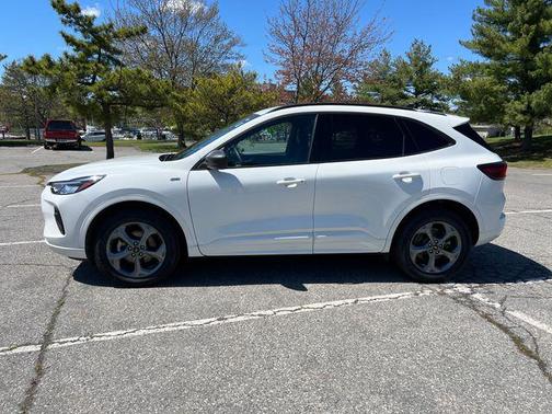 STAR WHITE METALLIC TRI-COAT 2023 Ford Escape ST-Line