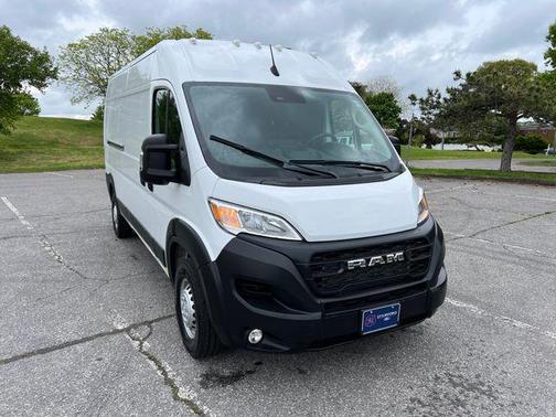 Bright White Clearcoat 2026 RAM ProMaster 2500 Tradesman