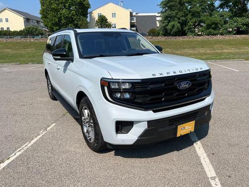 Space Silver Metallic 2025 Ford Expedition Max Active 4x4