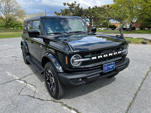 SHADOW BLACK 2025 Ford Bronco Outer Banks