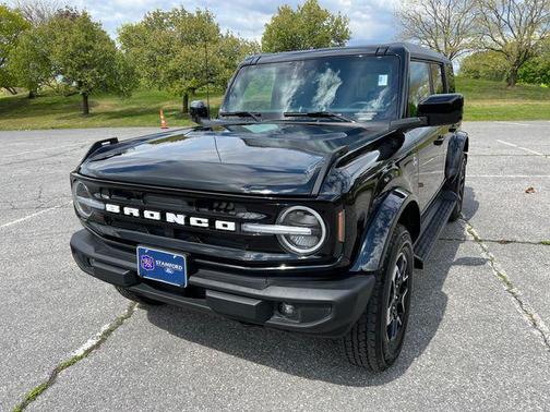 SHADOW BLACK 2025 Ford Bronco Outer Banks