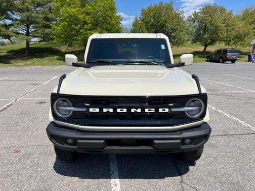 DESERT SAND 2025 Ford Bronco Outer Banks