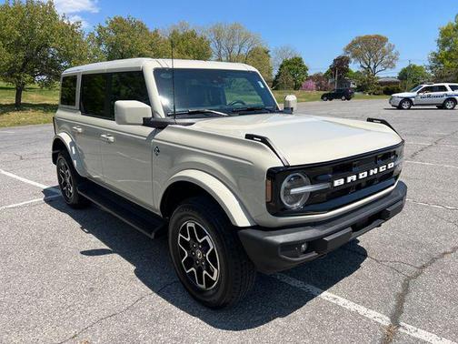 DESERT SAND 2025 Ford Bronco Outer Banks