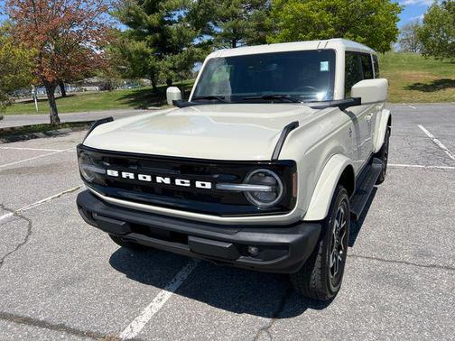 DESERT SAND 2025 Ford Bronco Outer Banks