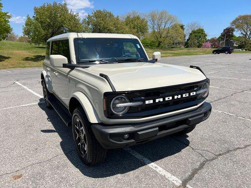 DESERT SAND 2025 Ford Bronco Outer Banks