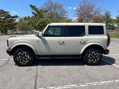 DESERT SAND 2025 Ford Bronco Outer Banks