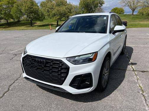 Glacier White Metallic 2025 Audi Q5 45 S line Premium