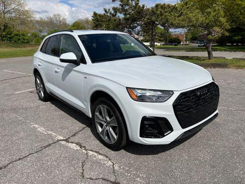 Glacier White Metallic 2025 Audi Q5 45 S line Premium