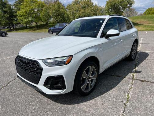Glacier White Metallic 2025 Audi Q5 45 S line Premium