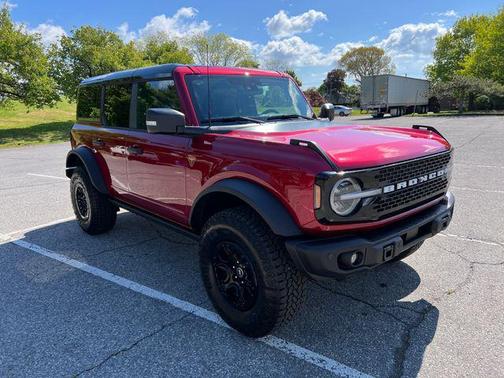 RUBY RED MET TNTD CLEARCOAT 2025 Ford Bronco Badlands