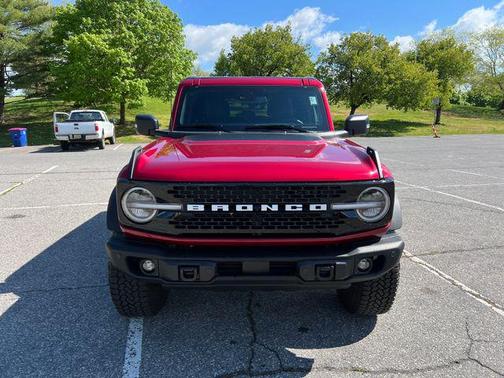 RUBY RED MET TNTD CLEARCOAT 2025 Ford Bronco Badlands