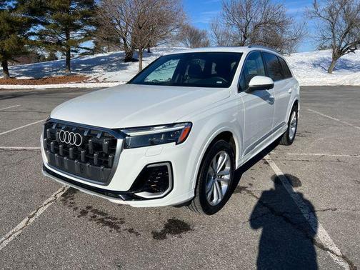 2025 Audi Q7 55 Premium Plus