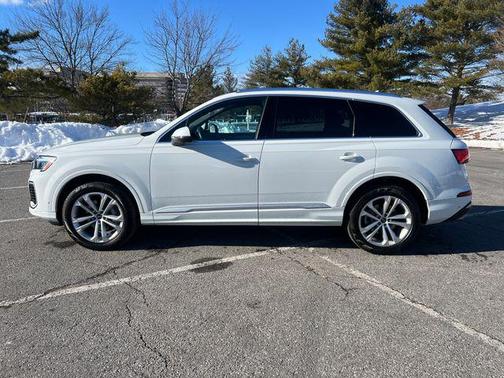 2025 Audi Q7 55 Premium Plus