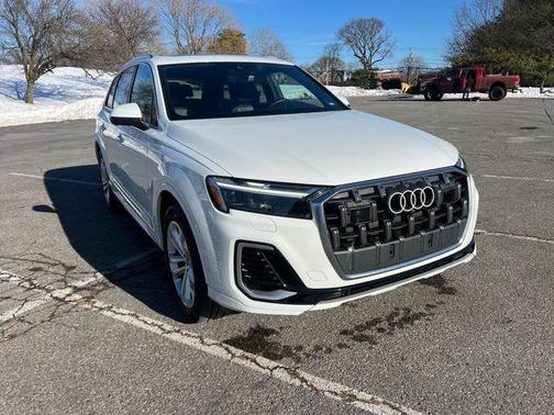 2025 Audi Q7 55 Premium Plus