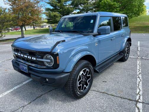 AZURE GRAY MET TRI-COAT 2025 Ford Bronco Outer Banks
