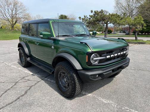 ERUPTION GREEN METALLIC 2025 Ford Bronco Outer Banks