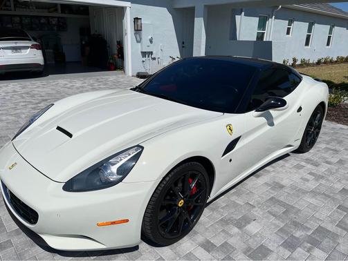 Photo 1 of 10 of 2012 Ferrari California Base