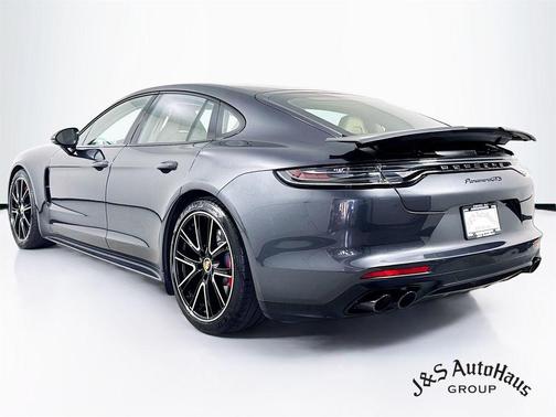 2022 Porsche Panamera GTS