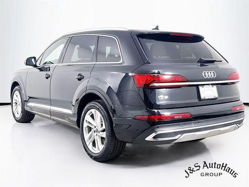 2022 Audi Q7 55 Premium Plus