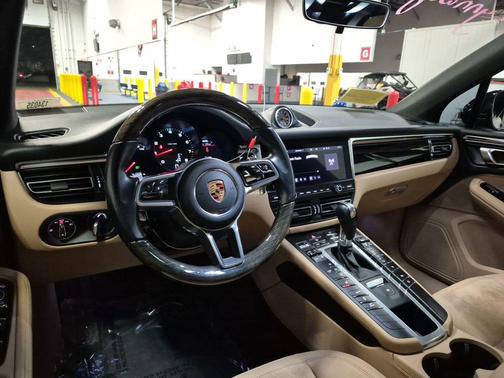 2021 Porsche Macan Base