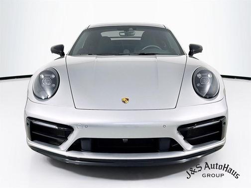 2024 Porsche 911 Carrera 4 GTS