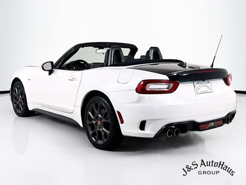 2018 FIAT 124 Spider Base