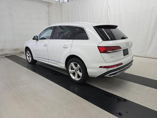 2022 Audi Q7 55 Premium