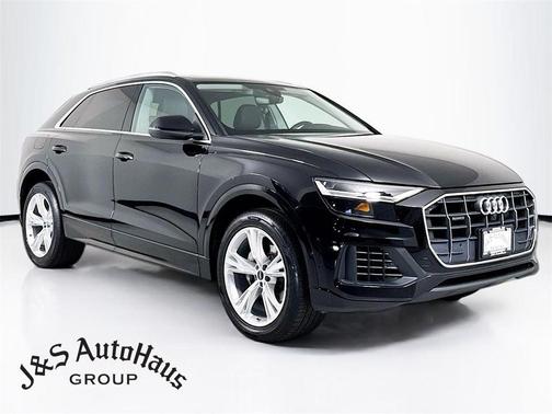 2022 Audi Q8 55 Premium
