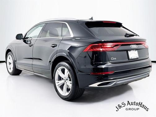 2022 Audi Q8 55 Premium
