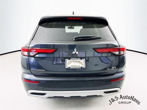 Graphite Gray 2024 Mitsubishi Outlander PHEV SEL