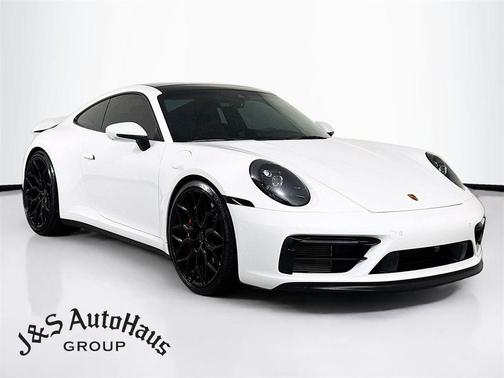 2022 Porsche 911 Carrera 4 GTS