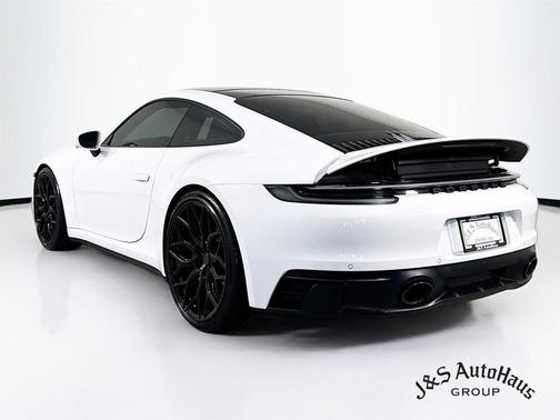 2022 Porsche 911 Carrera 4 GTS