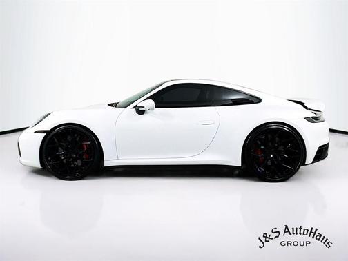 2022 Porsche 911 Carrera 4 GTS