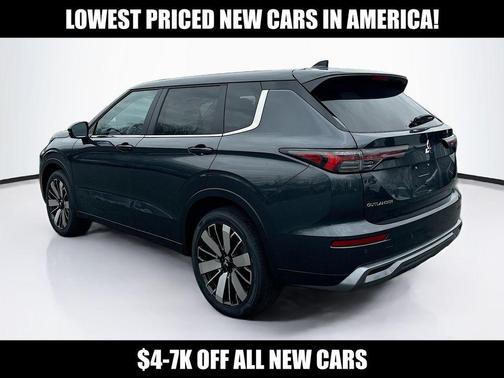 Graphite Gray 2026 Mitsubishi Outlander SE 2.5 2WD