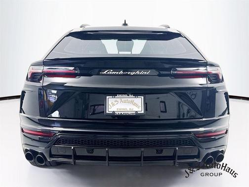 2022 Lamborghini Urus Graphite Capsule