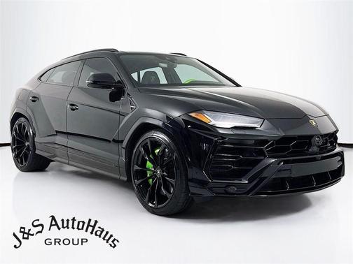 2022 Lamborghini Urus Graphite Capsule