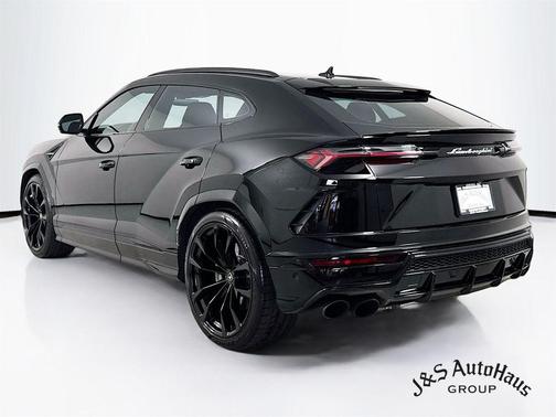 2022 Lamborghini Urus Graphite Capsule