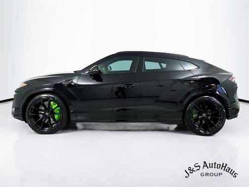 2022 Lamborghini Urus Graphite Capsule