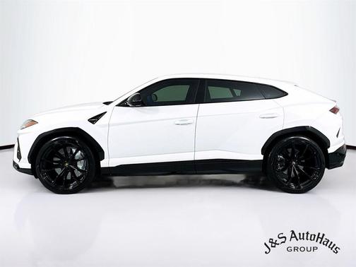 2022 Lamborghini Urus Graphite Capsule