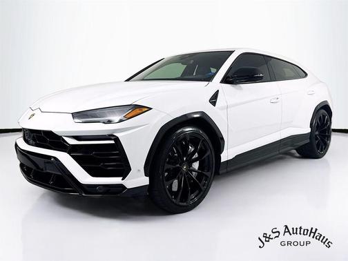 2022 Lamborghini Urus Graphite Capsule