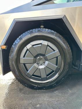 2024 Tesla Cybertruck All-Wheel Drive