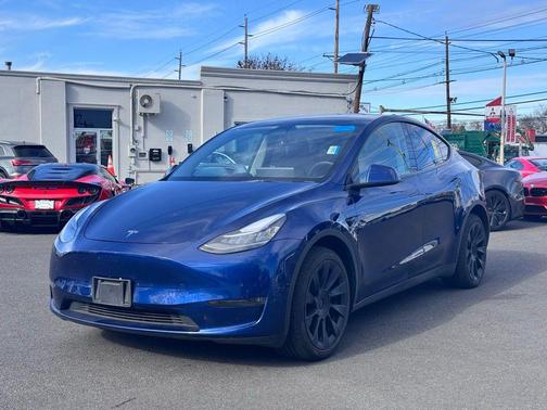 2022 Tesla Model Y Long Range Dual Motor All-Wheel Drive