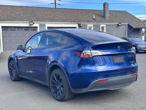 2022 Tesla Model Y Long Range Dual Motor All-Wheel Drive