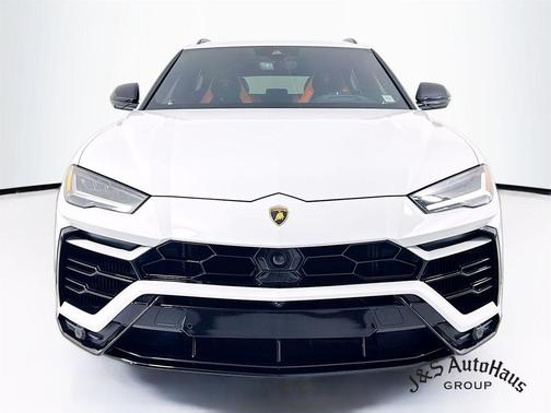 2022 Lamborghini Urus Pearl Capsule