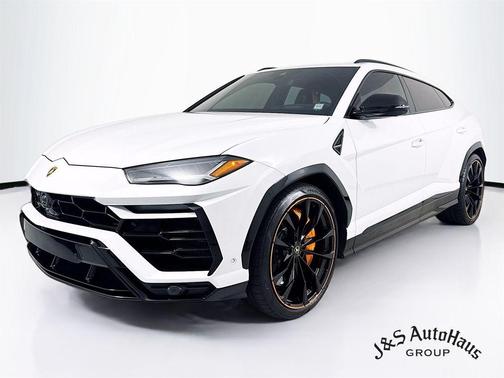 2022 Lamborghini Urus Pearl Capsule