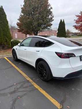 2022 Tesla Model Y Long Range Dual Motor All-Wheel Drive