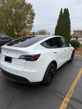 2022 Tesla Model Y Long Range Dual Motor All-Wheel Drive