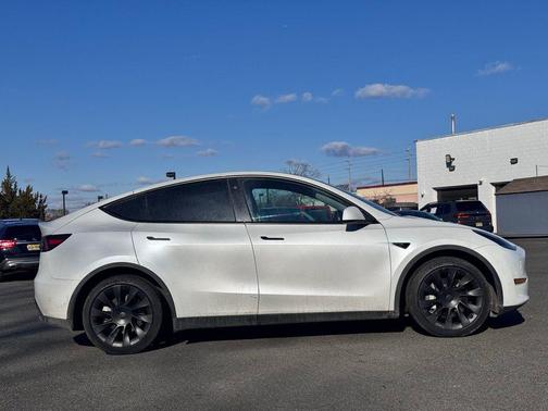 2022 Tesla Model Y Long Range Dual Motor All-Wheel Drive