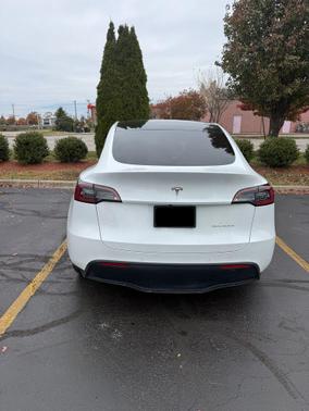 2022 Tesla Model Y Long Range Dual Motor All-Wheel Drive